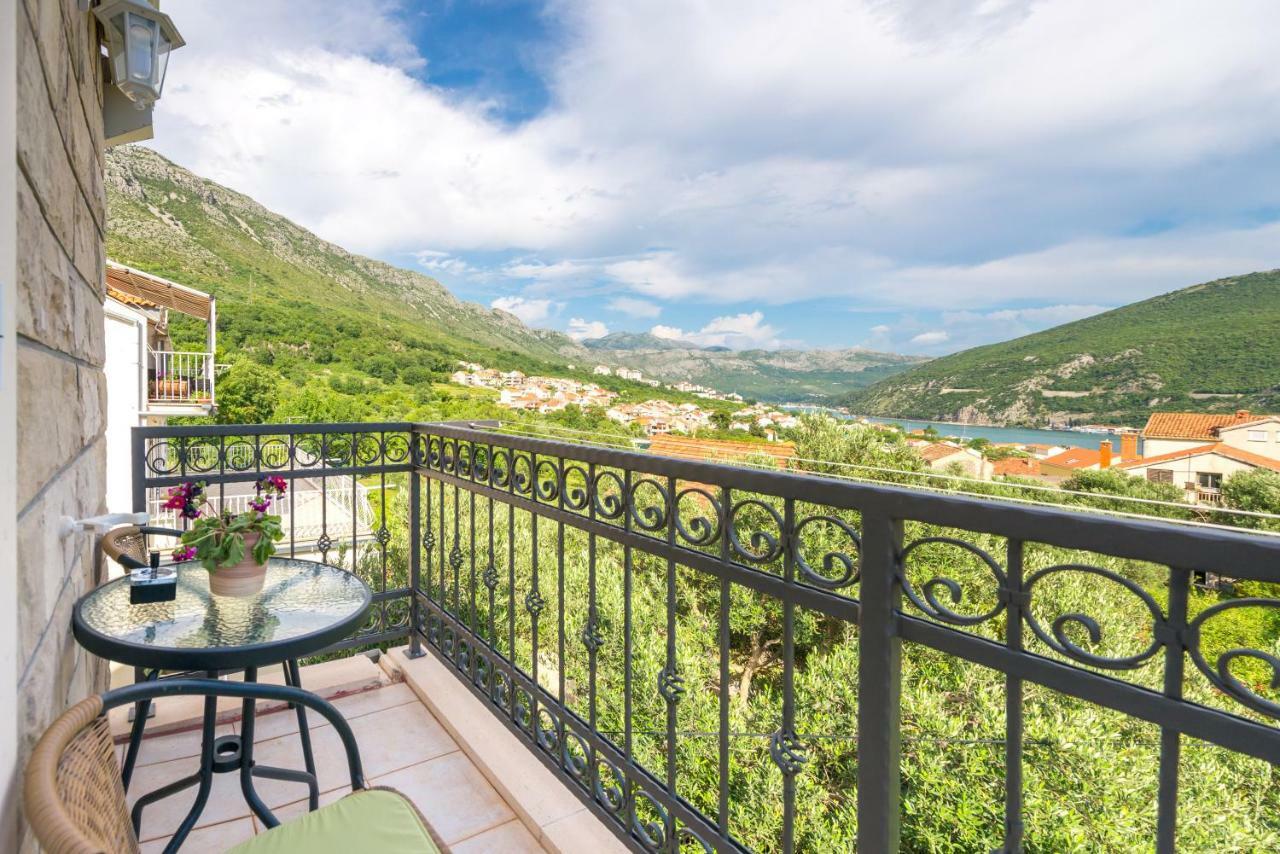 Tranquility And Nature In 4 Bedroom With Sea View Mokosica Exterior photo
