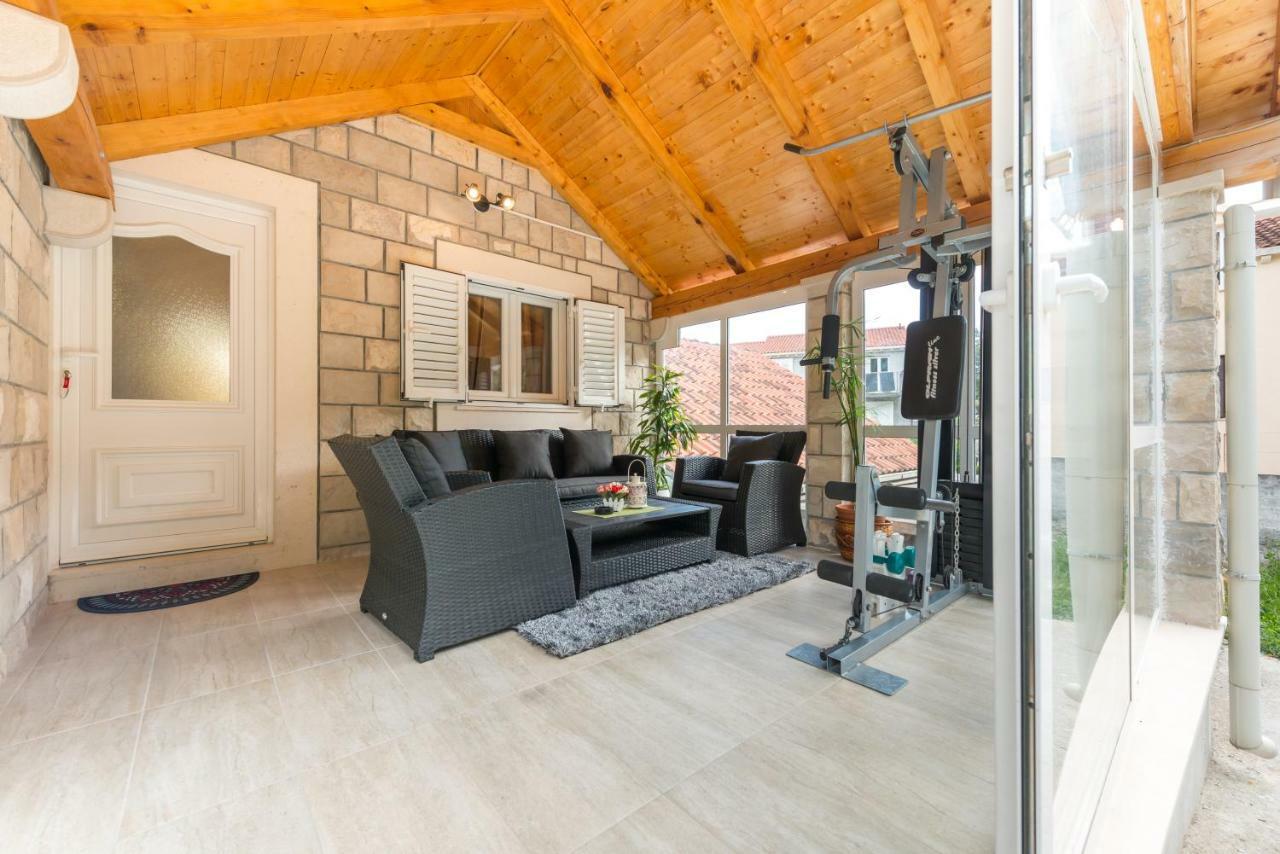 Tranquility And Nature In 4 Bedroom With Sea View Mokosica Exterior photo