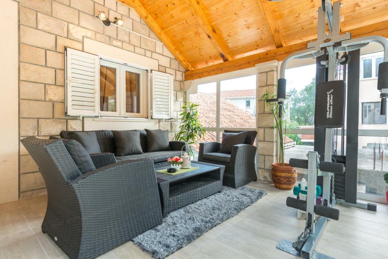 Tranquility And Nature In 4 Bedroom With Sea View Mokosica Exterior photo